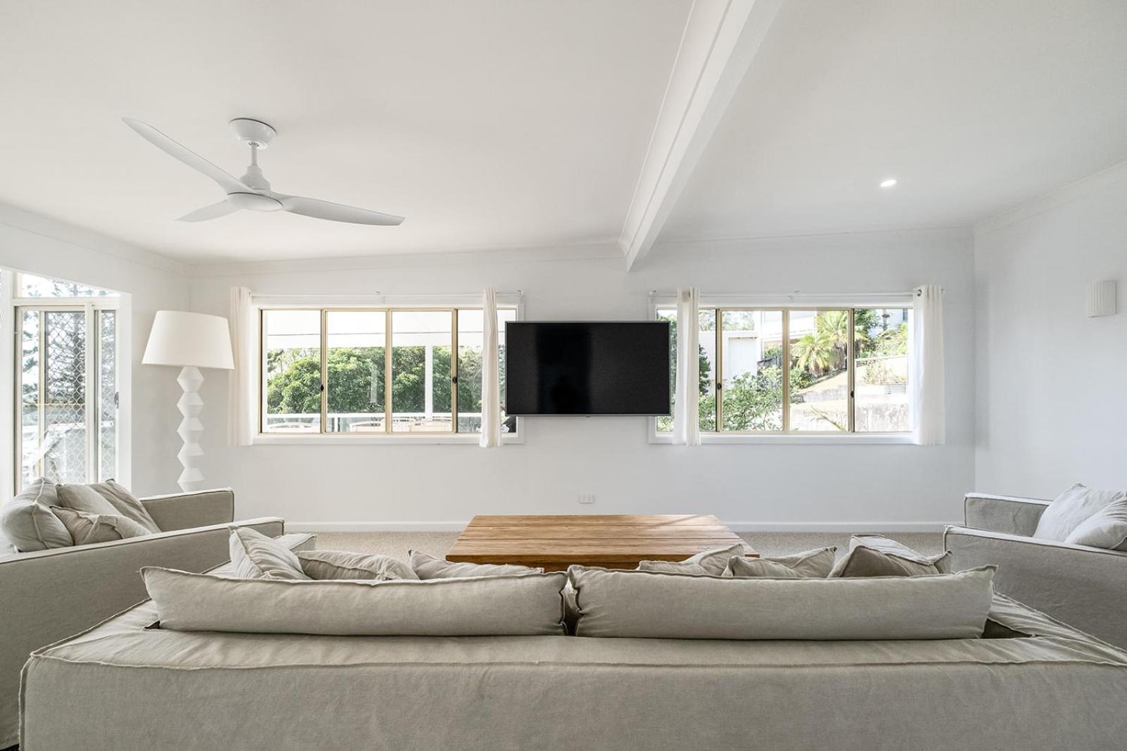 Swell Yamba, Iconic 7 Bedroom House On The Hill With Amazing Bay Views Yamba