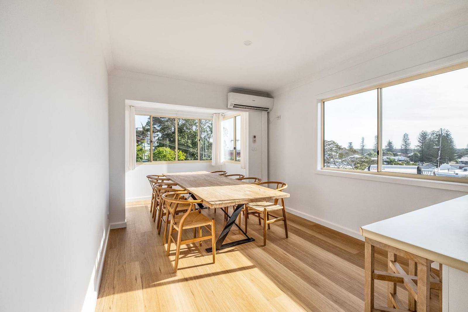 Holiday home Swell Yamba, Iconic 7 Bedroom House On The Hill With Amazing Bay Views