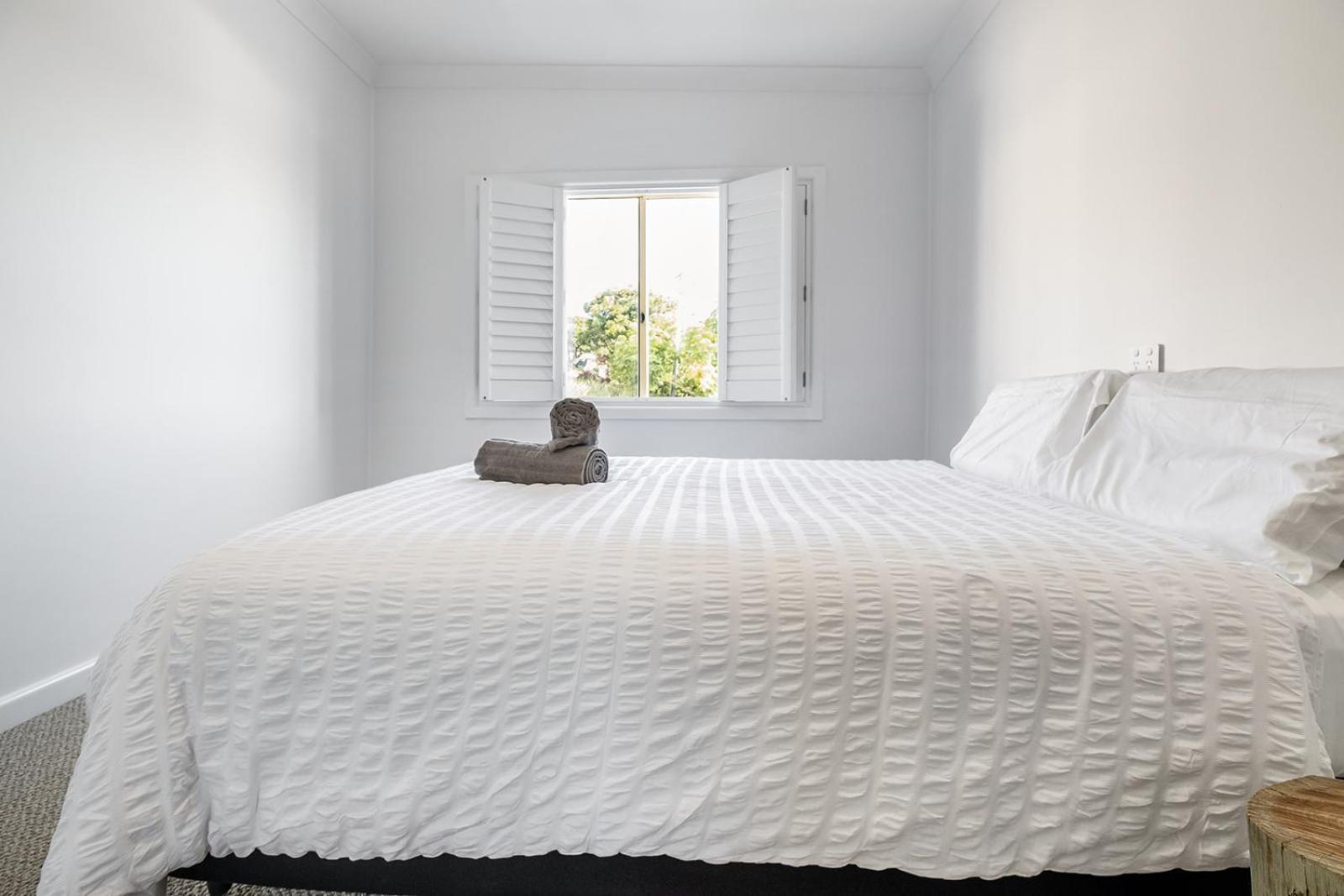 Swell Yamba, Iconic 7 Bedroom House On The Hill With Amazing Bay Views *