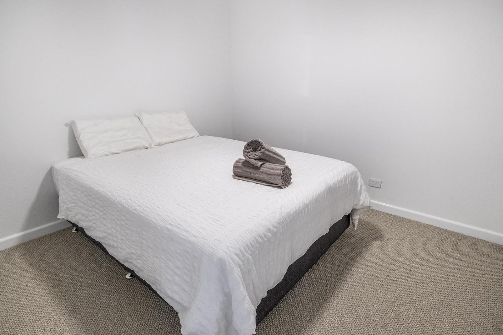 Holiday home Swell Yamba, Iconic 7 Bedroom House On The Hill With Amazing Bay Views