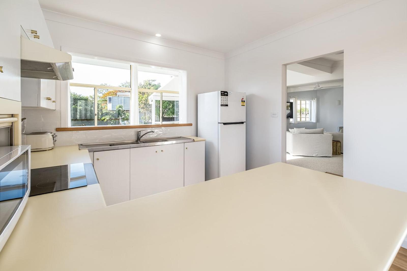 Swell Yamba, Iconic 7 Bedroom House On The Hill With Amazing Bay Views *