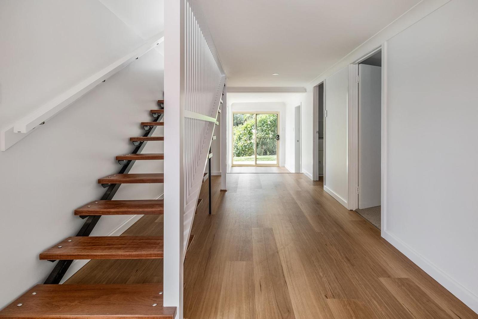 Holiday home Swell Yamba, Iconic 7 Bedroom House On The Hill With Amazing Bay Views *