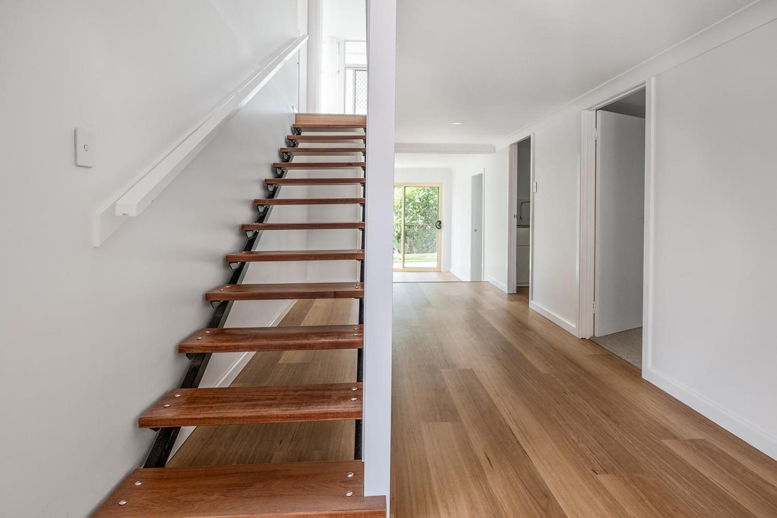 Swell Yamba, Iconic 7 Bedroom House On The Hill With Amazing Bay Views Yamba