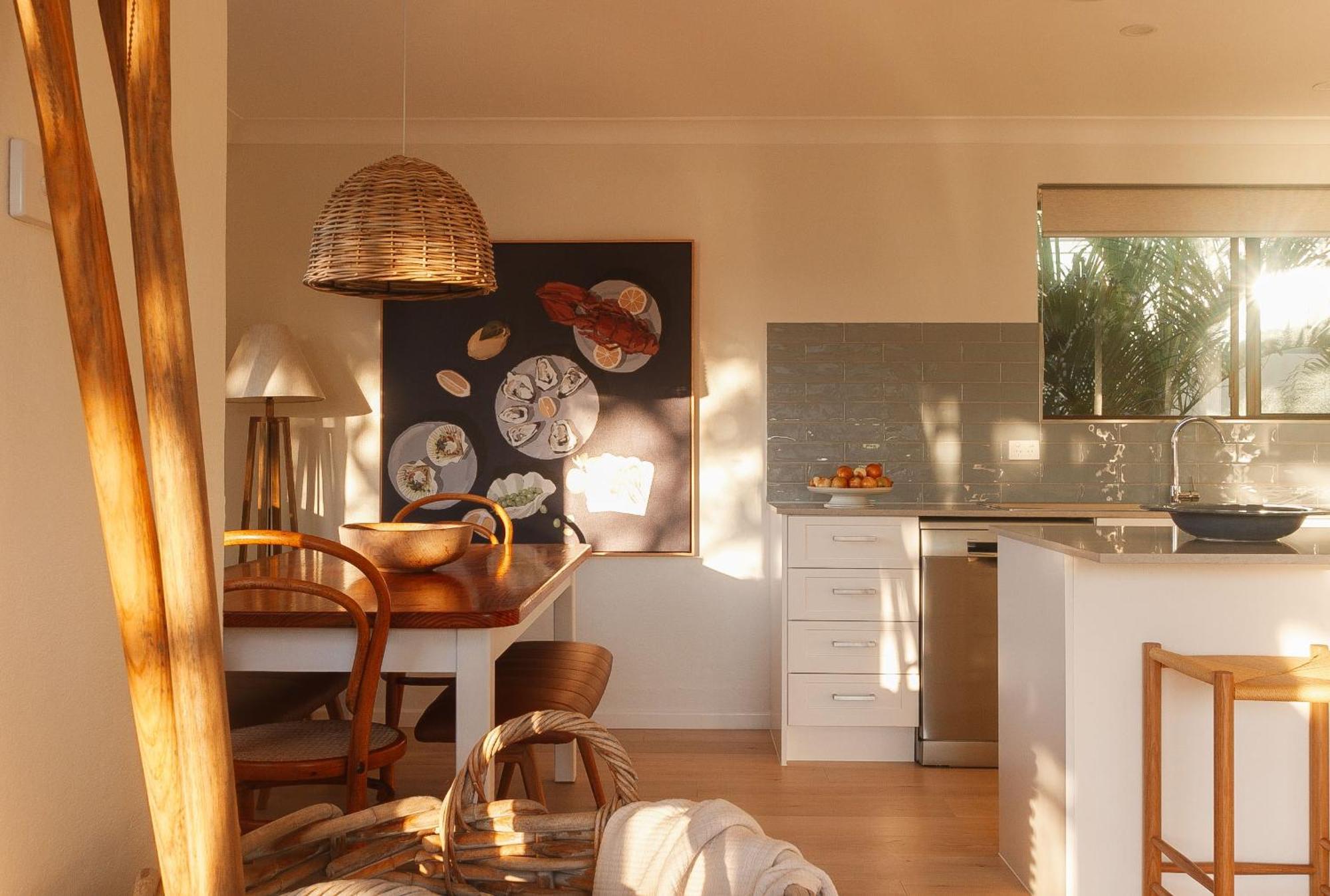 Apartment Bay . Seadrifter *