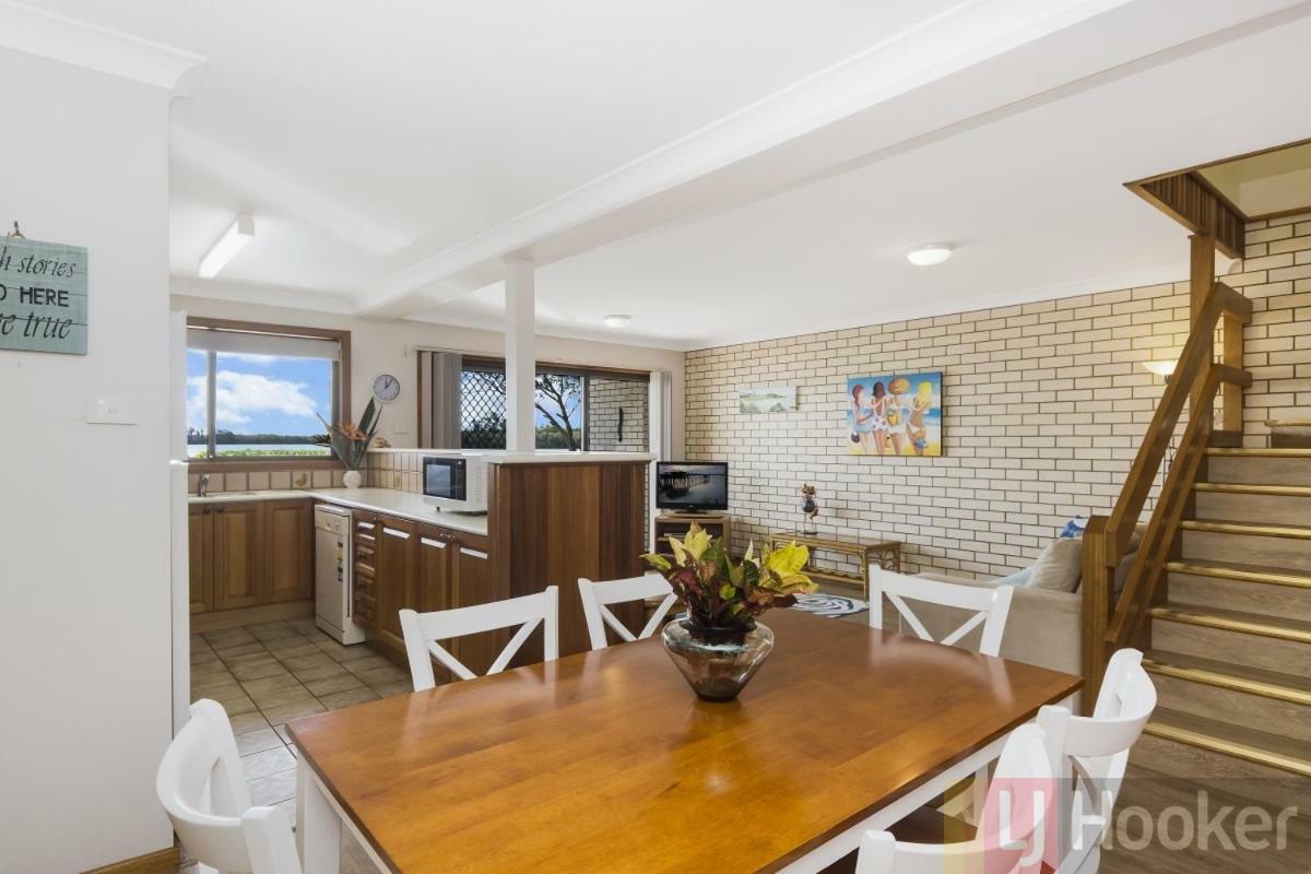 Peninsula Court 6 - Ljhooker *