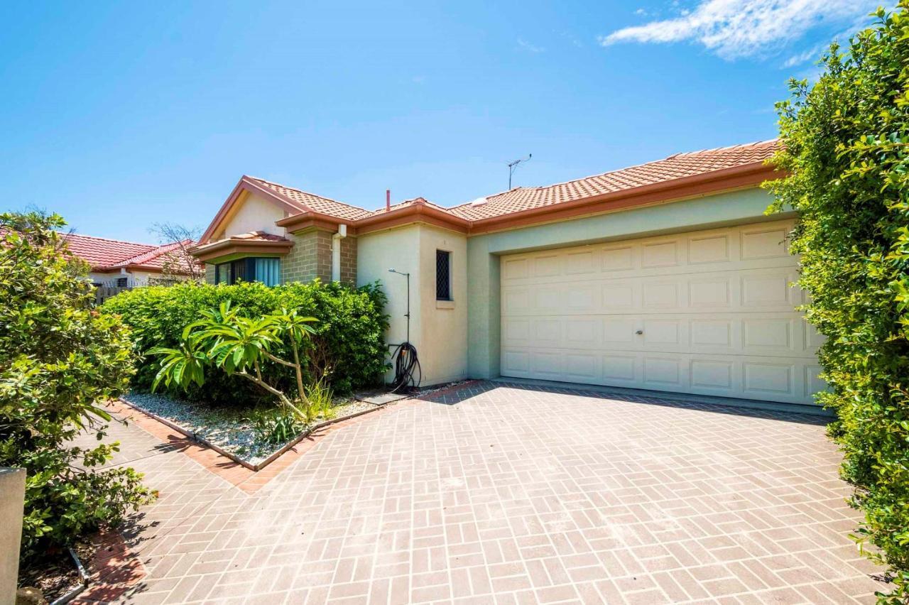 Oceania 11 - Ljhooker Yamba