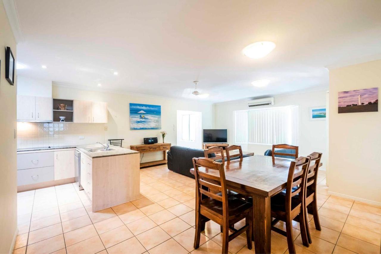Oceania 11 - Ljhooker Yamba