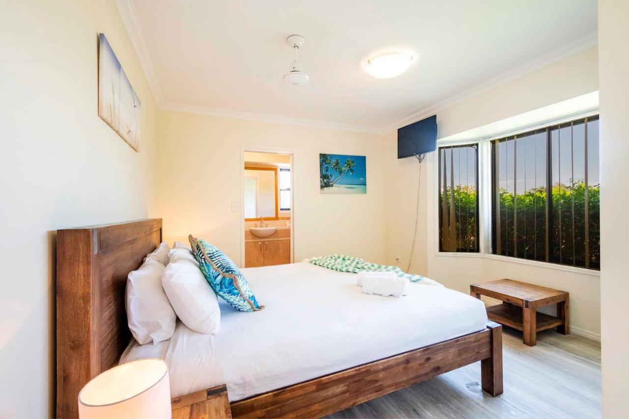 Oceania 11 - Ljhooker Yamba