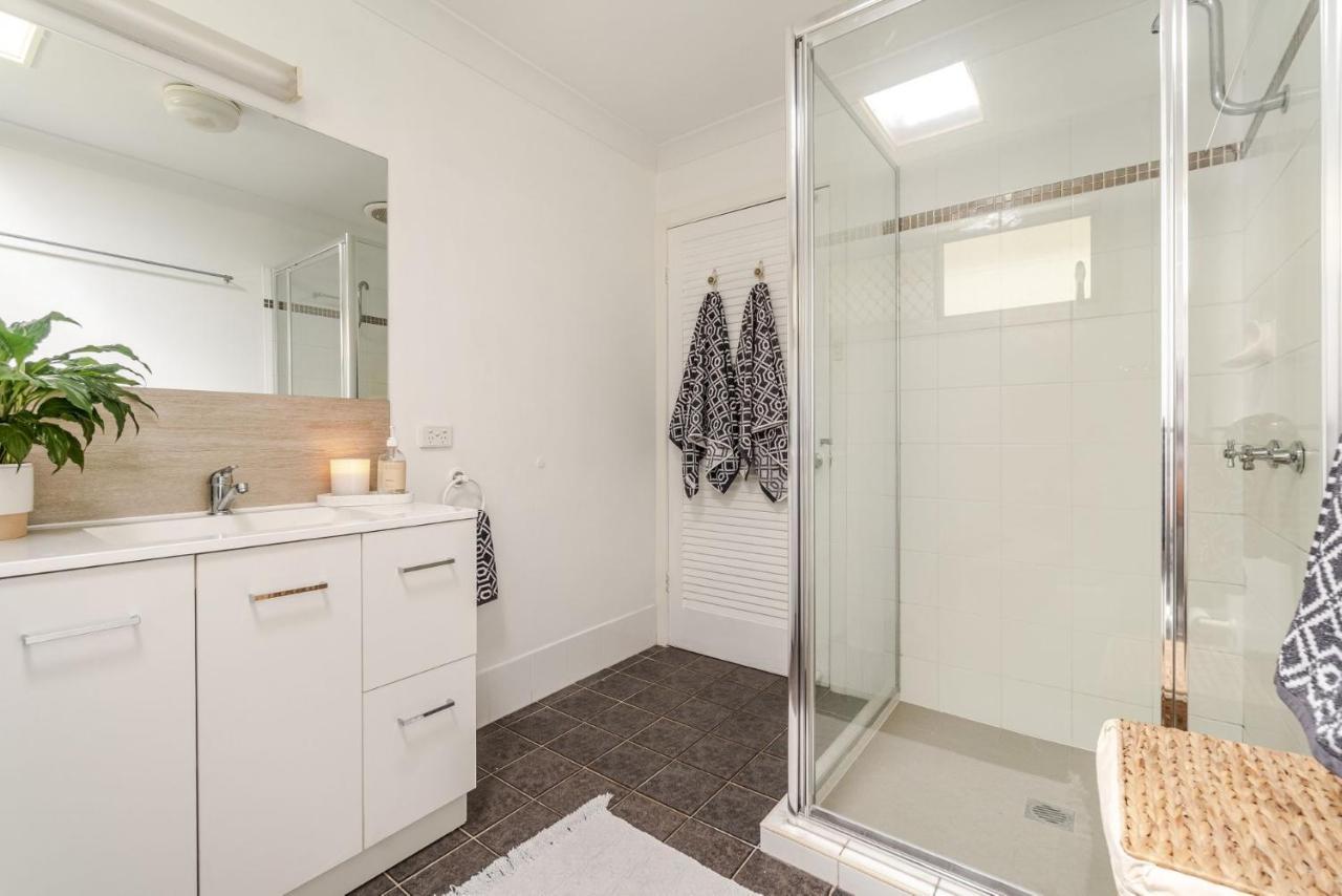Seashells - Popular House * Yamba