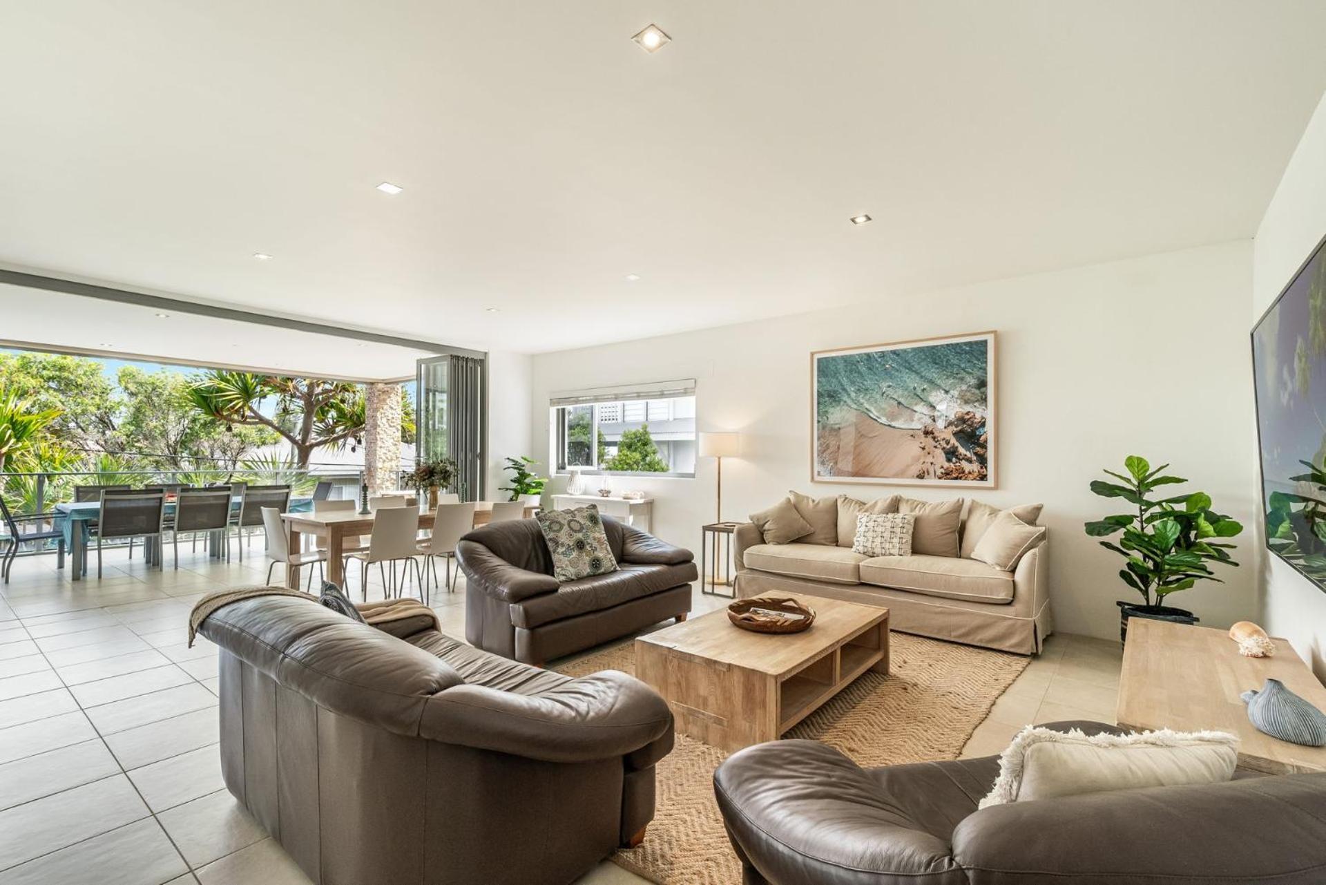 Zinc 1 - Modern With Lift * Yamba