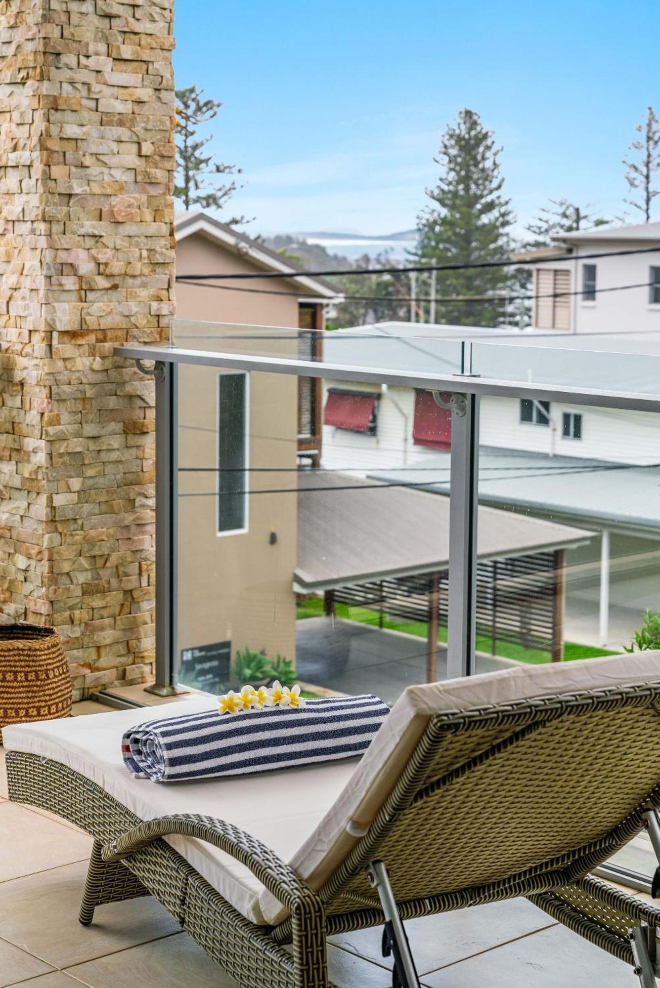 Zinc 1 - Modern With Lift Apartment