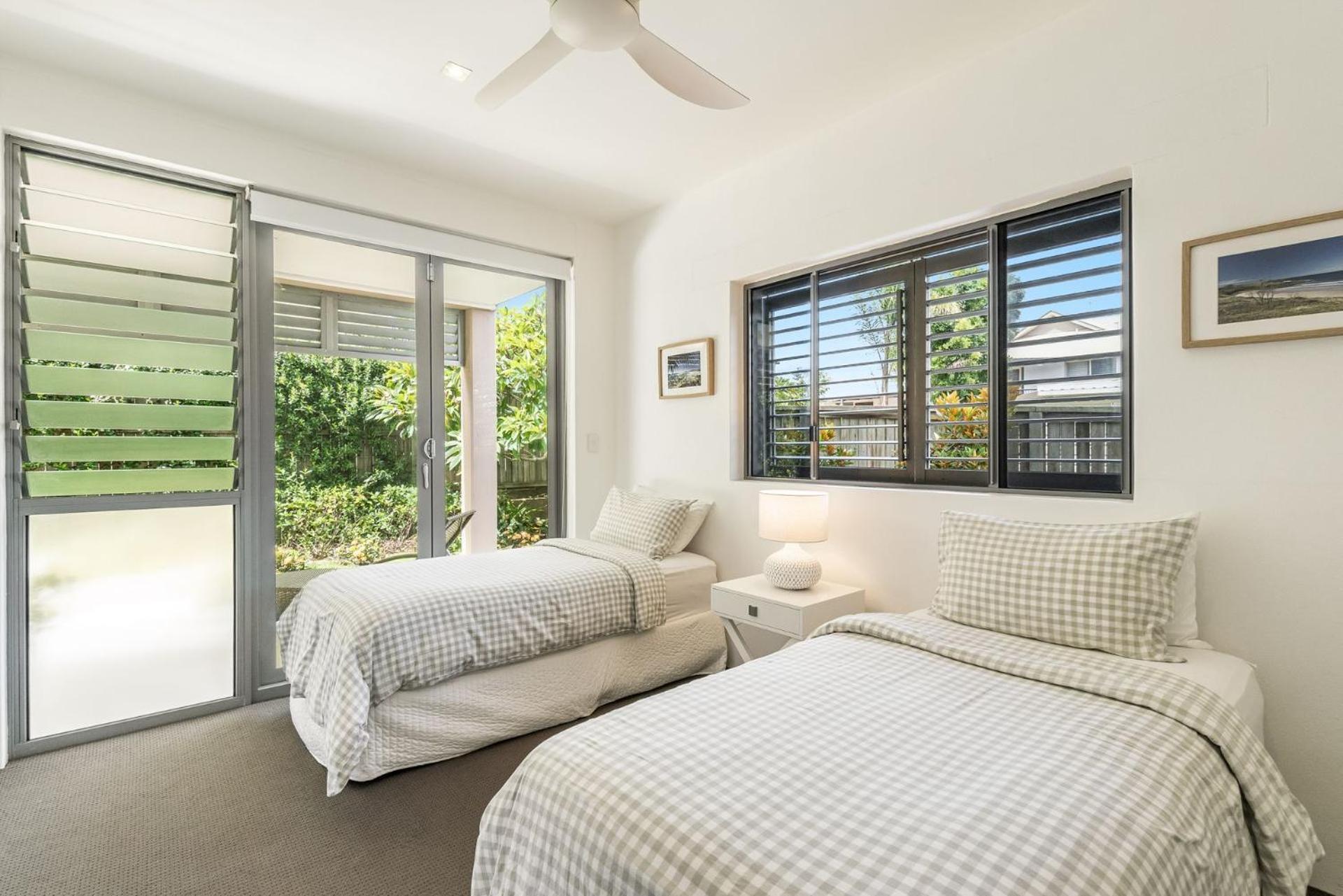 Zinc 1 - Modern With Lift