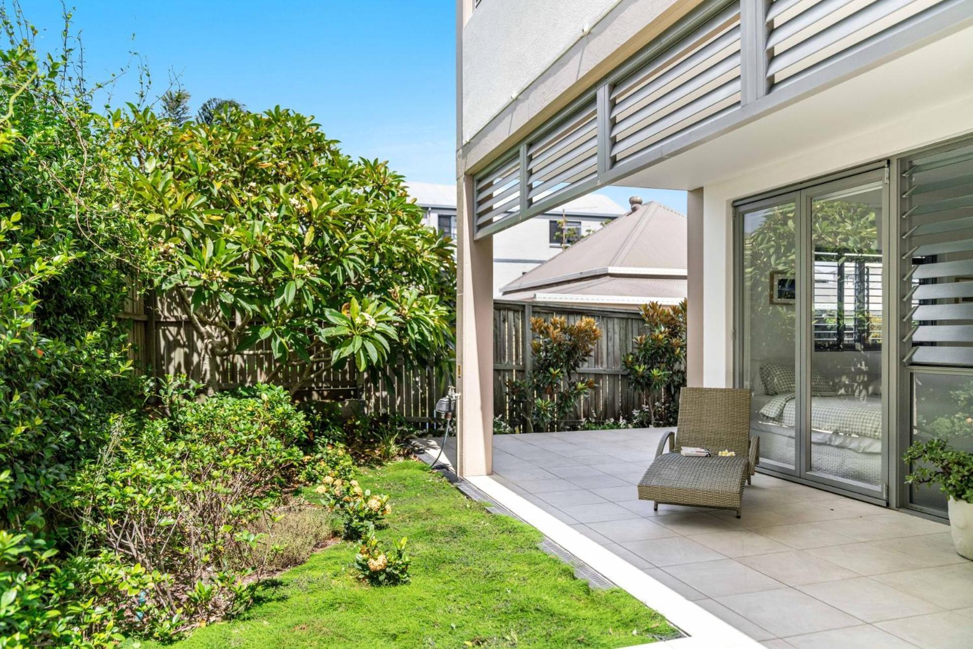 Zinc 1 - Modern With Lift * Yamba