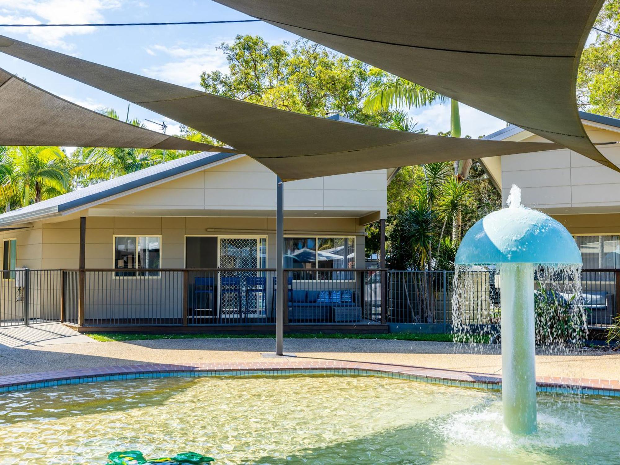 Nrma Blue Dolphin 4*
